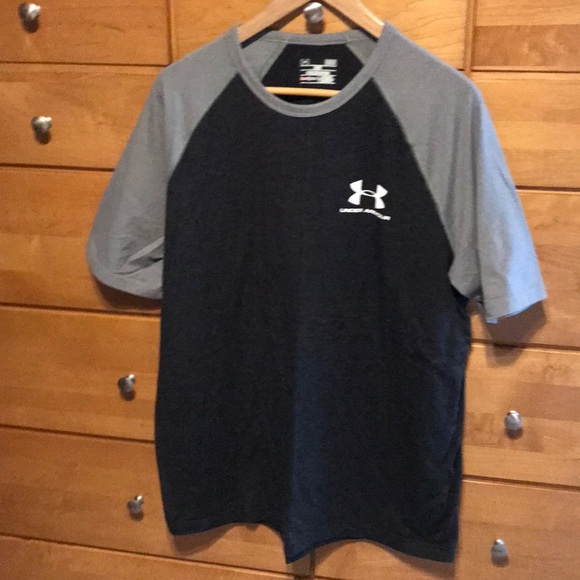 2 MENS UA LOOSE HEAT GEAR T SHIRTS. SIZE LARGE. - Picture 2 of 5